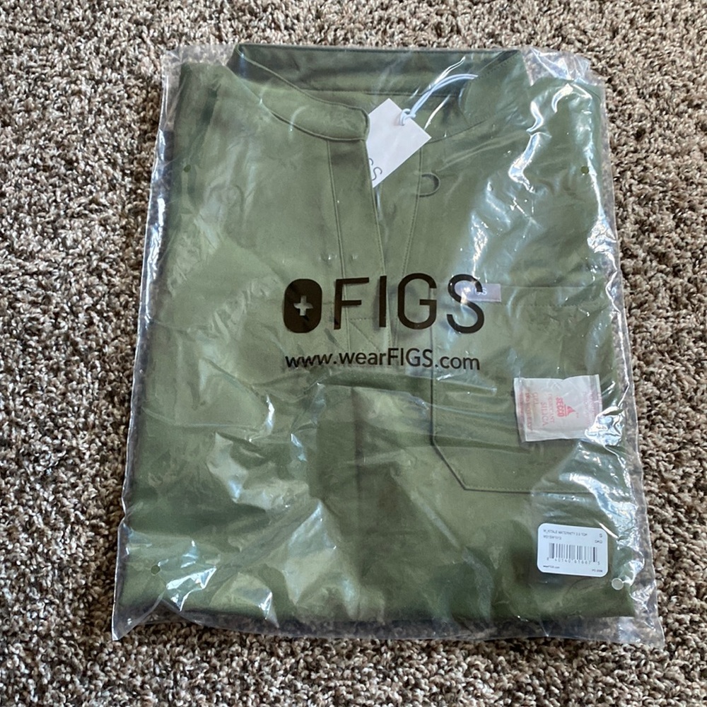 NWT FIGS Kitale maternity top. Dark olive. Small